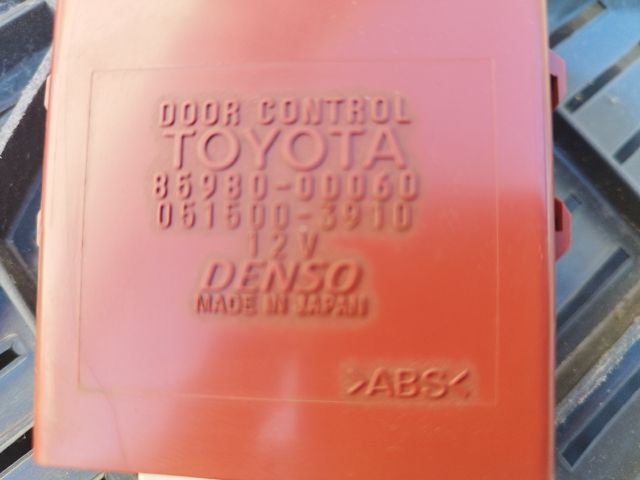 bontott TOYOTA YARIS Motorvezérlő