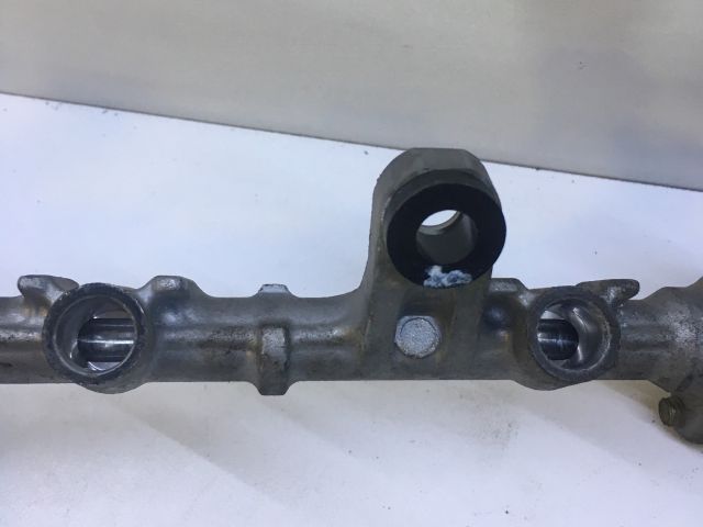 bontott TOYOTA YARIS Porlasztó Sor / Híd