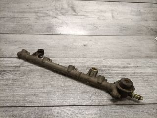 bontott TOYOTA YARIS Porlasztó Sor / Híd