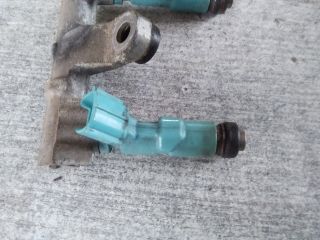 bontott TOYOTA YARIS Porlasztó Sor / Híd