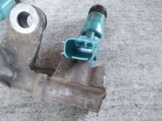 bontott TOYOTA YARIS Porlasztó Sor / Híd