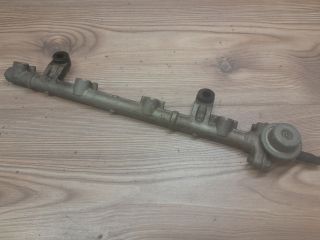 bontott TOYOTA YARIS Porlasztó Sor / Híd