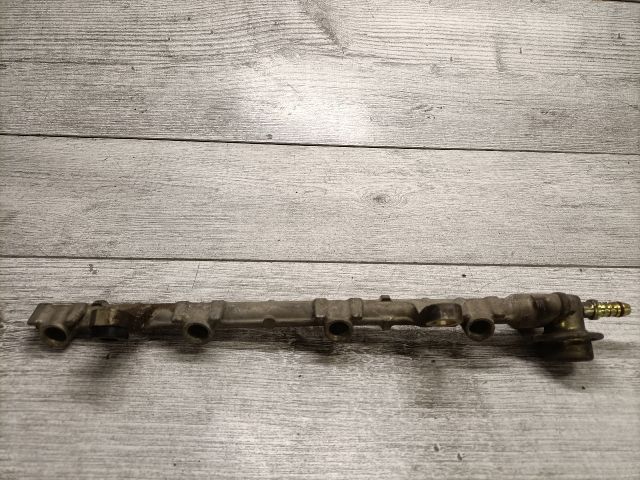 bontott TOYOTA YARIS Porlasztó Sor / Híd