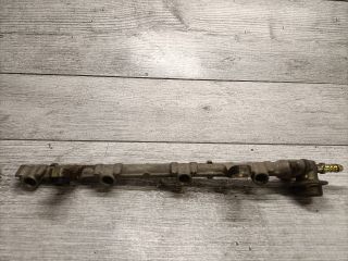 bontott TOYOTA YARIS Porlasztó Sor / Híd