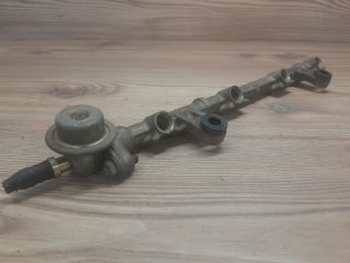 bontott TOYOTA YARIS Porlasztó Sor / Híd