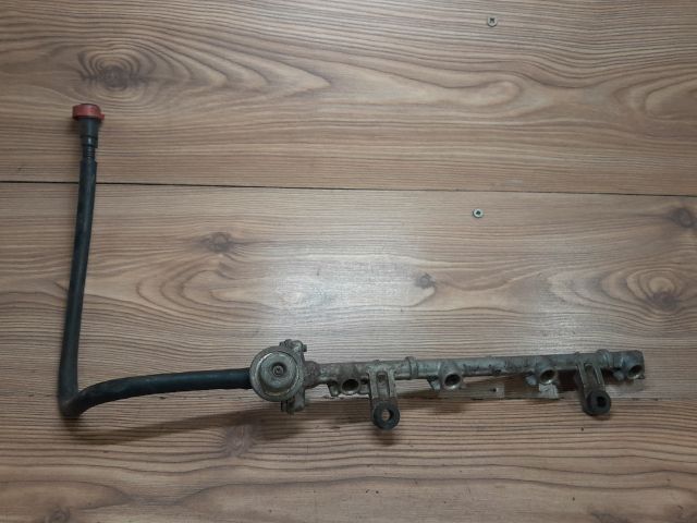 bontott TOYOTA YARIS Porlasztó Sor / Híd