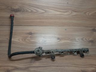 bontott TOYOTA YARIS Porlasztó Sor / Híd