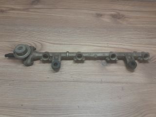 bontott TOYOTA YARIS Porlasztó Sor / Híd