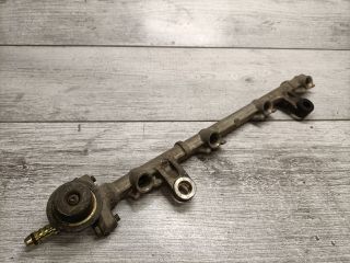 bontott TOYOTA YARIS Porlasztó Sor / Híd