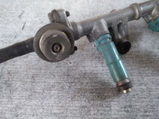 bontott TOYOTA YARIS Porlasztó Sor / Híd