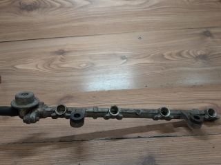 bontott TOYOTA YARIS Porlasztó Sor / Híd