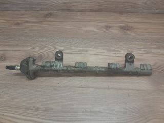 bontott TOYOTA YARIS Porlasztó Sor / Híd