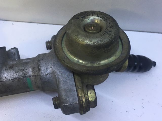 bontott TOYOTA YARIS Porlasztó Sor / Híd