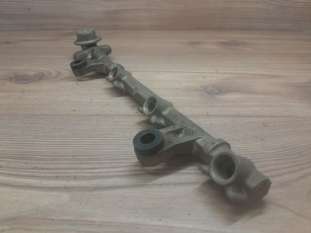 bontott TOYOTA YARIS Porlasztó Sor / Híd