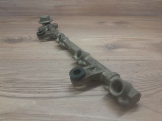 bontott TOYOTA YARIS Porlasztó Sor / Híd