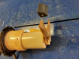 bontott TOYOTA YARIS Üzemanyagszint Jeladó