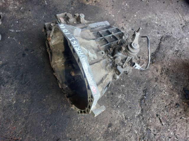 bontott TOYOTA YARIS Váltó (Mechanikus)