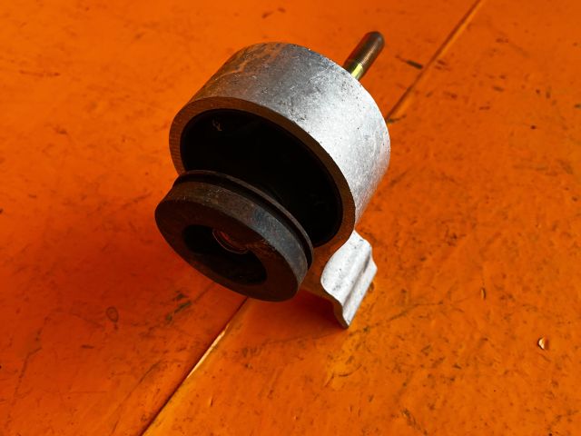 bontott TOYOTA YARIS Váltó Tartó Bak (Pozíciófüggetlen)