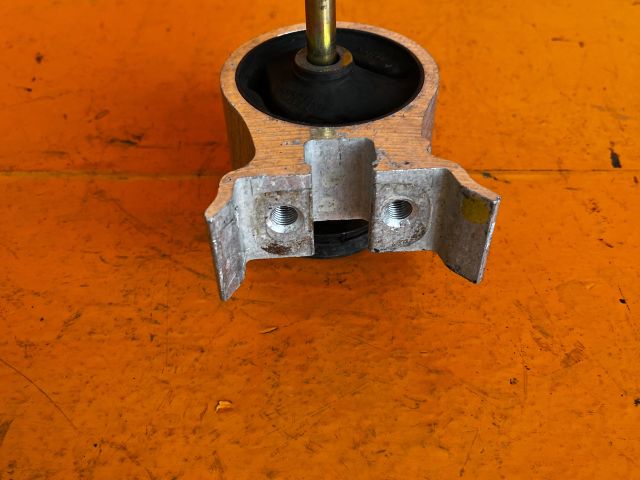 bontott TOYOTA YARIS Váltó Tartó Bak (Pozíciófüggetlen)