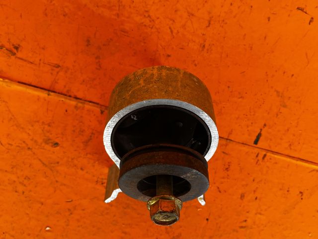 bontott TOYOTA YARIS Váltó Tartó Bak (Pozíciófüggetlen)