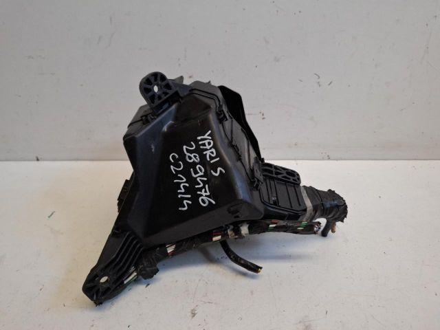 bontott TOYOTA YARIS Biztosítéktábla Motortér