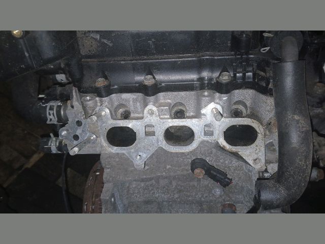 bontott TOYOTA YARIS Motor (Fűzött blokk hengerfejjel)