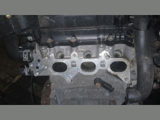 bontott TOYOTA YARIS Motor (Fűzött blokk hengerfejjel)