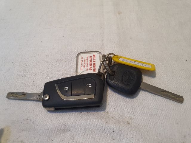 bontott TOYOTA YARIS Gyújtáskapcsoló Házzal