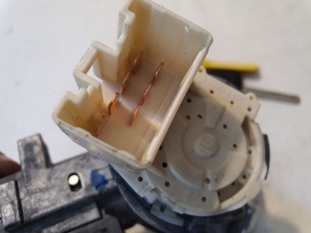 bontott TOYOTA YARIS Gyújtáskapcsoló Házzal