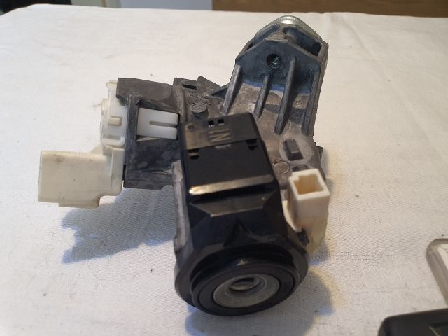 bontott TOYOTA YARIS Gyújtáskapcsoló Házzal