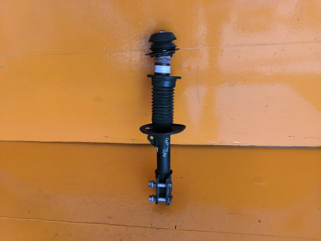 bontott TOYOTA YARIS Bal első Lengéscsillapító