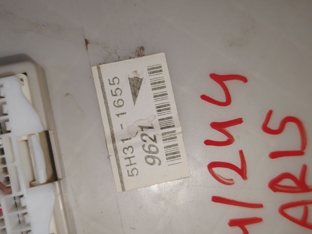 bontott TOYOTA YARIS Biztosítéktábla Motortér