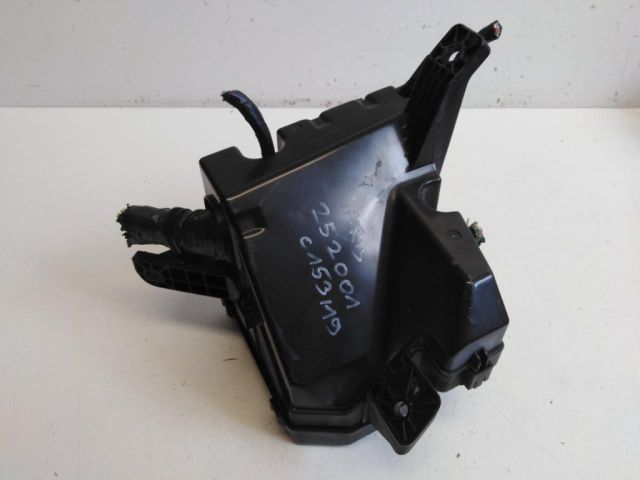 bontott TOYOTA YARIS Biztosítéktábla Motortér