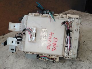 bontott TOYOTA YARIS Biztosítéktábla Motortér