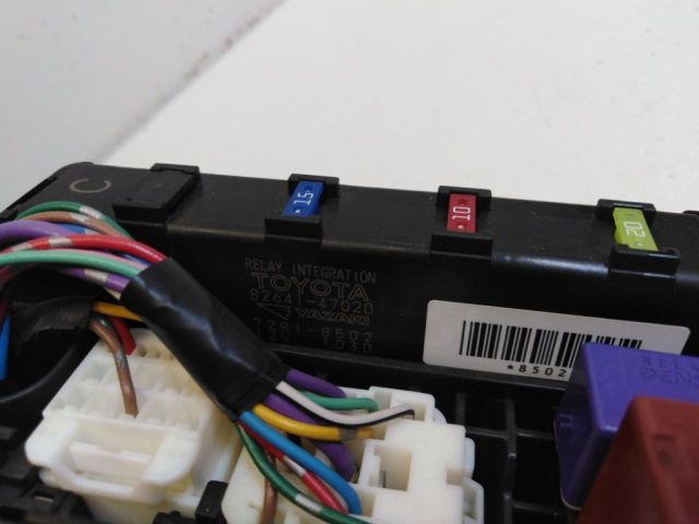 bontott TOYOTA YARIS Biztosítéktábla Motortér