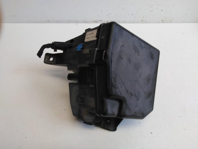 bontott TOYOTA YARIS Biztosítéktábla Motortér