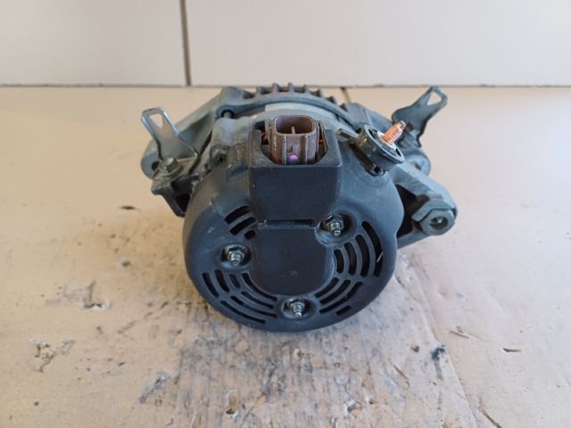 bontott TOYOTA YARIS Generátor