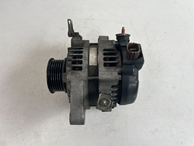 bontott TOYOTA YARIS Generátor