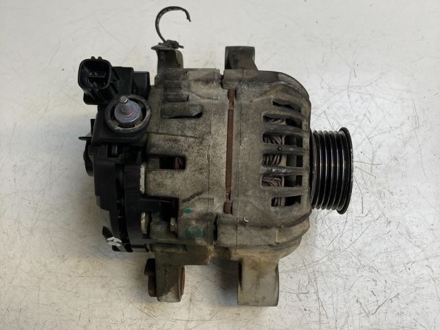 bontott TOYOTA YARIS Generátor