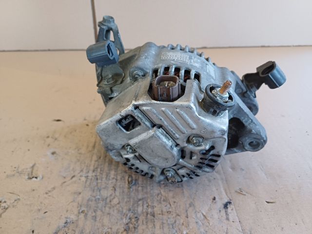 bontott TOYOTA YARIS Generátor