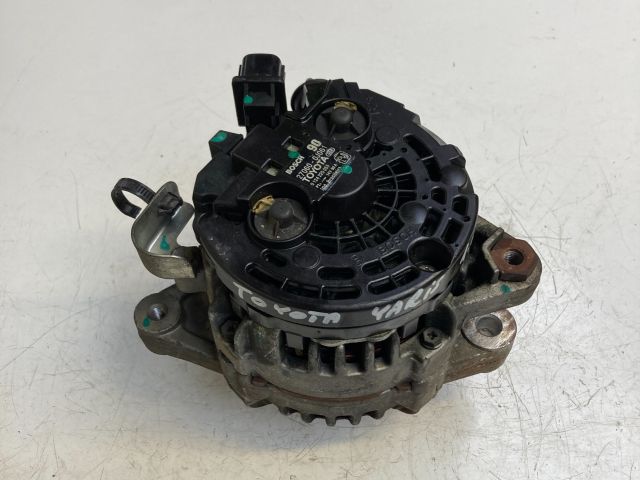 bontott TOYOTA YARIS Generátor