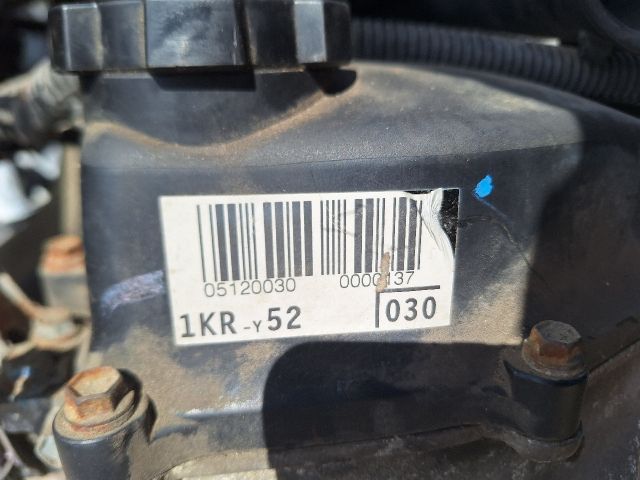 bontott TOYOTA YARIS Komplett Motor (Segédberendezésekkel)