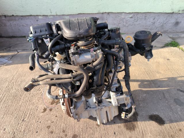 bontott TOYOTA YARIS Komplett Motor (Segédberendezésekkel)