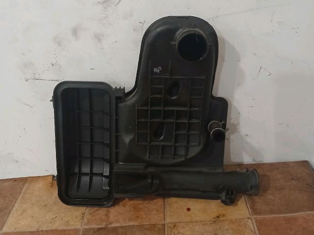 bontott TOYOTA YARIS Légszűrő Ház