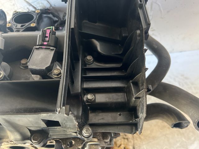 bontott TOYOTA YARIS Motor (Fűzött blokk hengerfejjel)