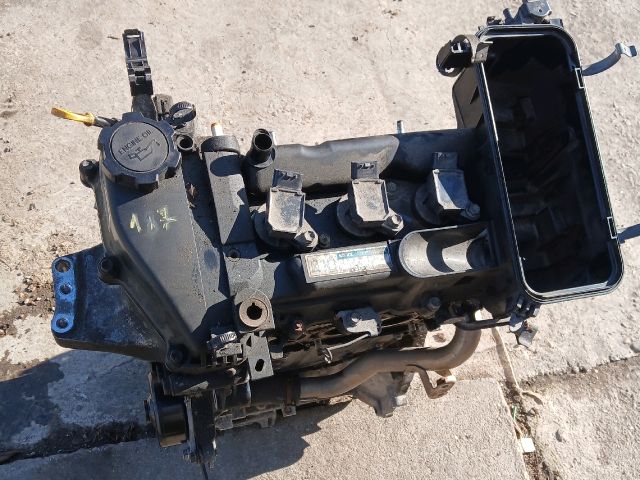 bontott TOYOTA YARIS Motor (Fűzött blokk hengerfejjel)