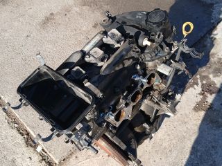 bontott TOYOTA YARIS Motor (Fűzött blokk hengerfejjel)