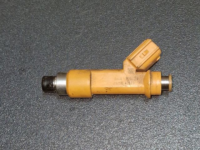 bontott TOYOTA YARIS Porlasztó (1 db)