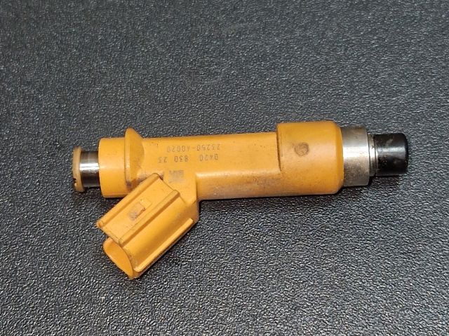 bontott TOYOTA YARIS Porlasztó (1 db)