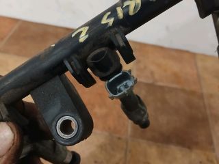 bontott TOYOTA YARIS Porlasztó Sor / Híd